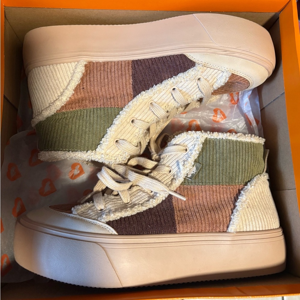 Rocket Dog “Flairio” Platform Corduroy Sneakers